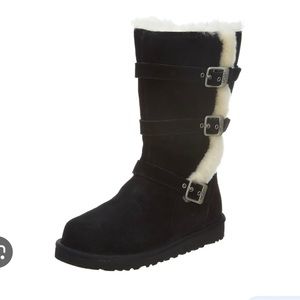 Girls UGG Maddi boot size 1, good condition, black with ivory fur.